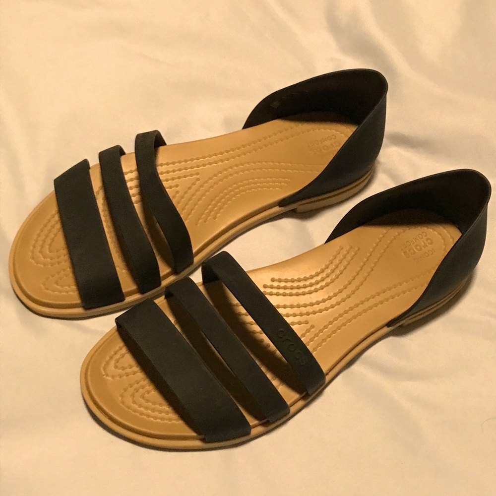 Size 8 black comfort croc sandals